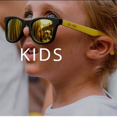 JÓVENES PROMESAS BUSCANDO GRANDES AMISTADES
https://es.skullriderinc.com/products/polarized sunglasses kids kind
GAFAS DE SOL POLARIZADAS
“Sé el tipo de persona que te gustaria conocer”El buen rollo como religión y la sonrisa como bandera. Las gafas de sol Skull Rider de las jóvenes promesas en busca de amistad, bueno rollo y mucha diversión. Las Skull Rider son unas gafas ganadoras. Elaboradas con los materiales más innovadores aplicados a una montura “Soft touch” que se adapta perfectamente. Sus cristales polarizados aportan un protección perfecta para los ojos de los Skull Riders. 